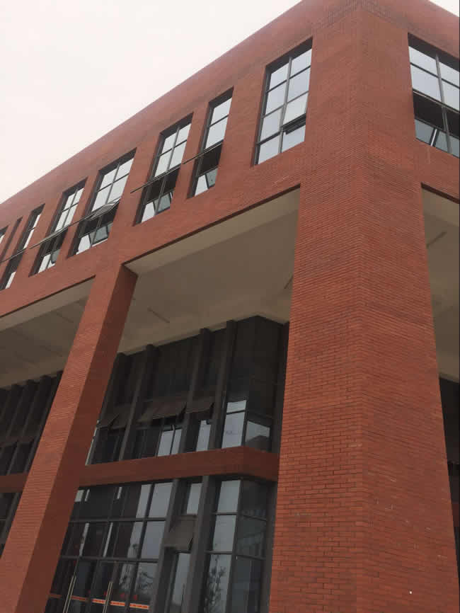 大學(xué)校園軟瓷施工案例